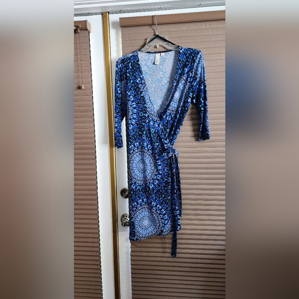 Emma &Michele Wrap Around Dress Size Medium Black and Blue in color